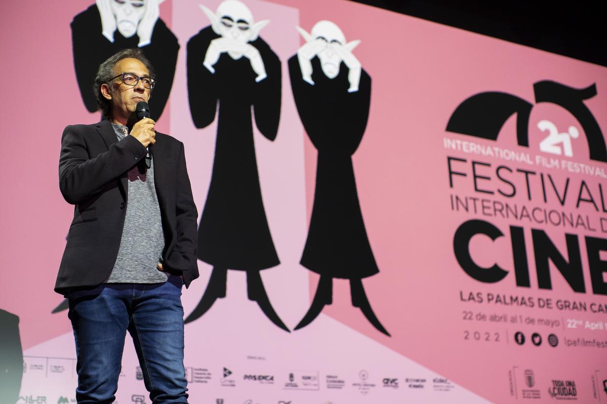 El director del Festival Internacional de Cine de Las Palmas de Gran Canaria, Luis Miranda, durante el acto de apertura con la proyección de ‘Nosferatu’.