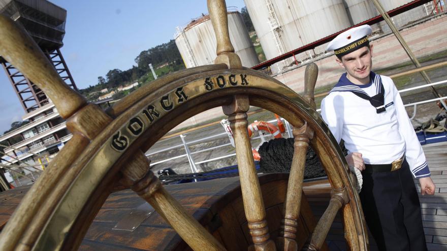 Así es el buque escuela de la Marina Federal alemana que atracado en Gijón