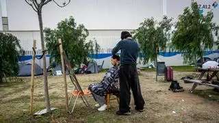 La vida en el mayor campamento de sintecho de Barcelona: "Pensaba que estaría dos meses como mucho"