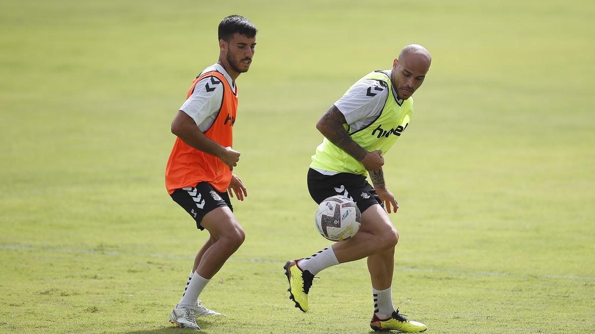 Sandro (derecha), junto a Fabio, en el entrenamiento del miércoles.