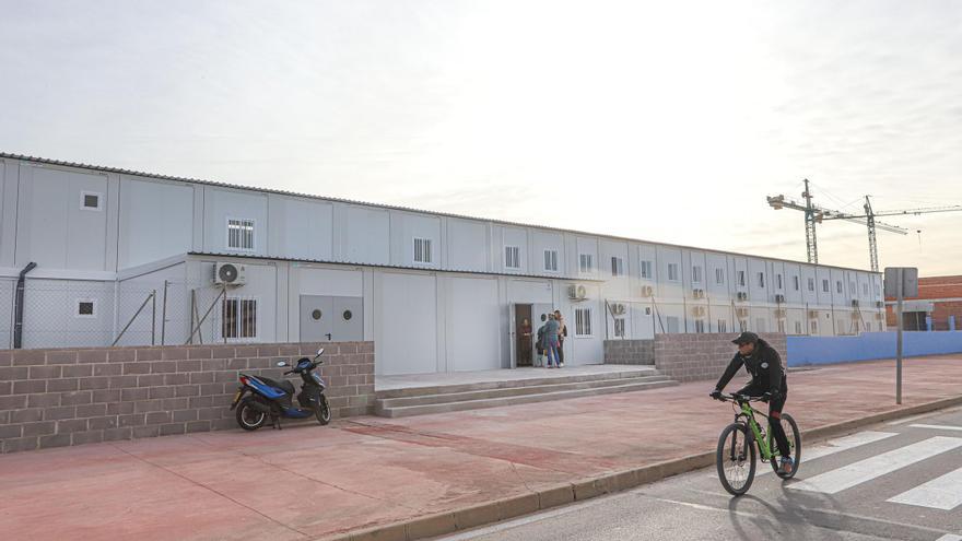Los colegios e institutos de Torrevieja al límite: 14 Ampas reclaman soluciones a la Generalitat
