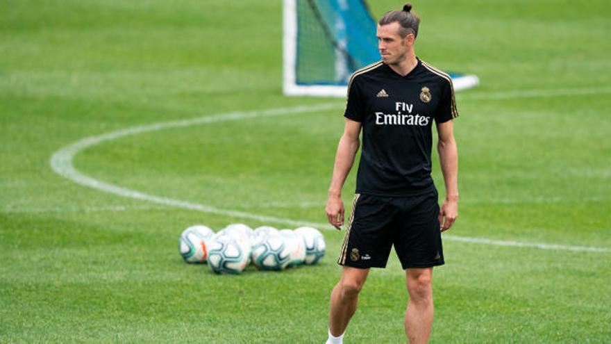 Zidane vuelve a pasar de Bale y de James