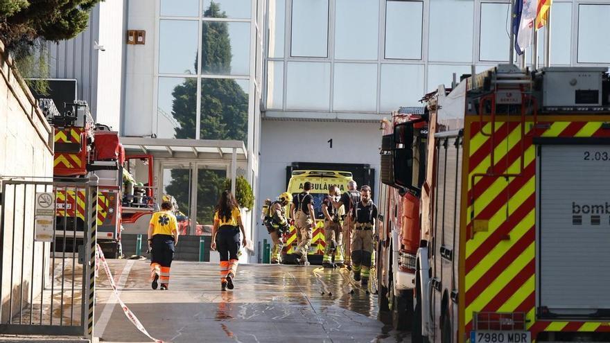 Les imatges de l'incendi en un escorxador de Riudellots