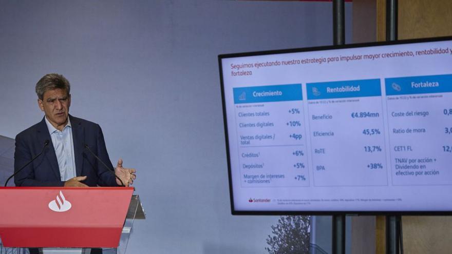 El benefici del Santander 
es dispara un 33% fins  als 4.894 milions d’euros