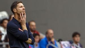 Xabi Alonso, en el banquillo del Real Madrid durante un partido. EFE/Sergio Pérez. (REAL MADRID)