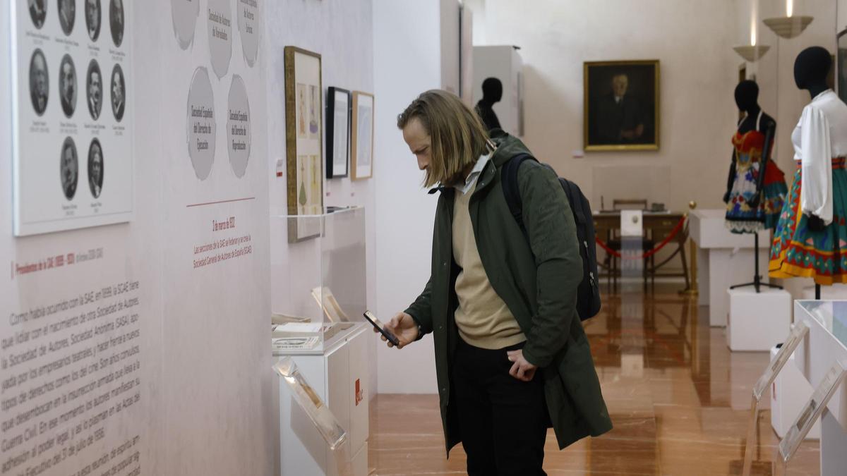 Fotografía de sala de la exposición ‘Ángeles y demonios’.