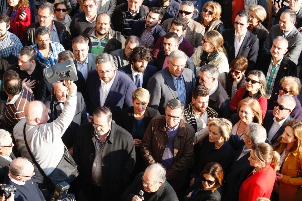 Los cofrades se manifiestan por la Semana Santa tradicional