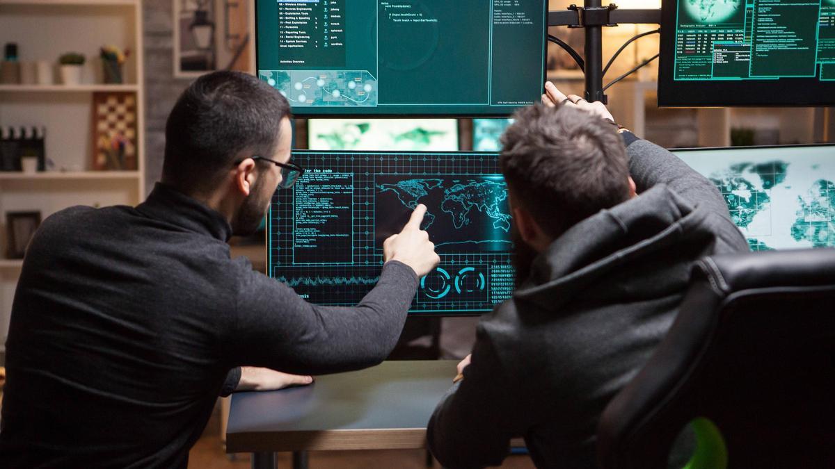 Los técnicos de la Dirección General de Tráfico recibirán formación especializada en ciberseguridad.