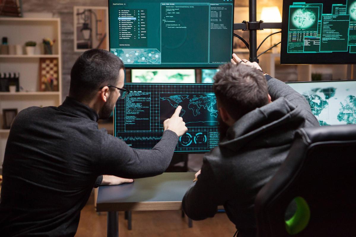 Los técnicos de la Dirección General de Tráfico recibirán formación especializada en ciberseguridad.