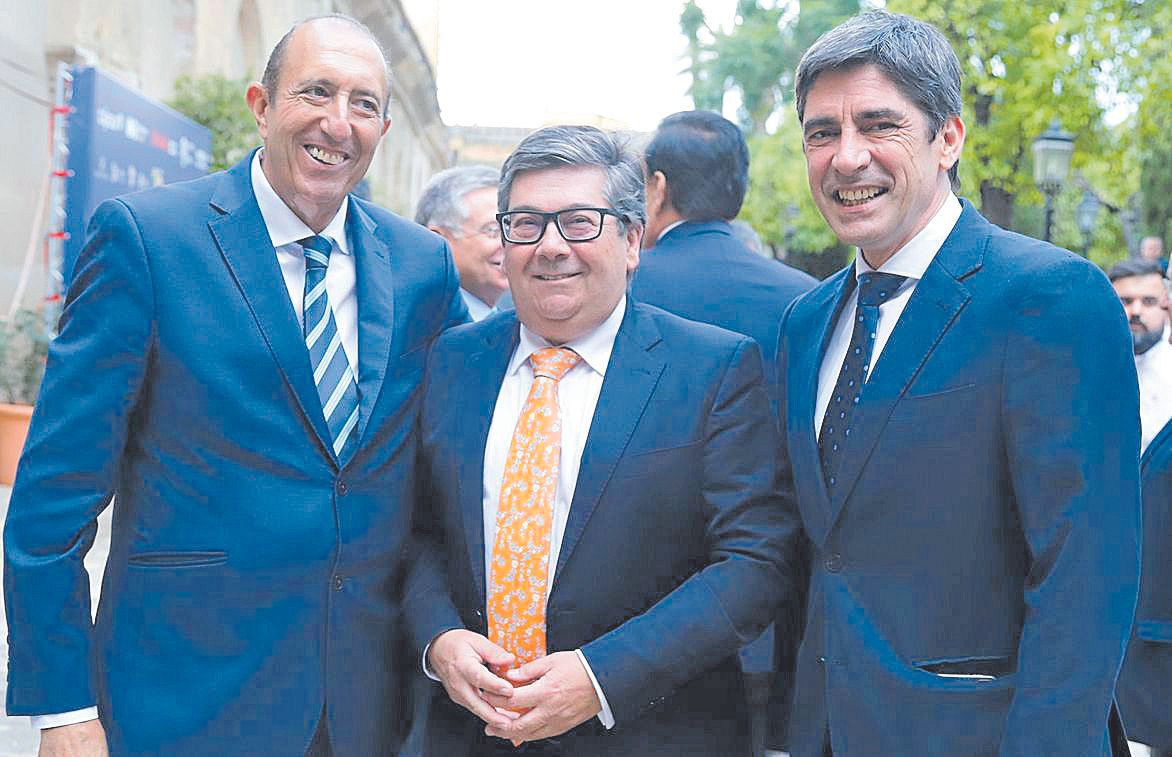 32.	Enrique Simarro, Jacinto Mañas y Andrés Sánchez.