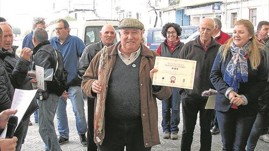 Luis Chozas, de Madrigal, se alza como ganador en vino tinto de pitarra de La Vera