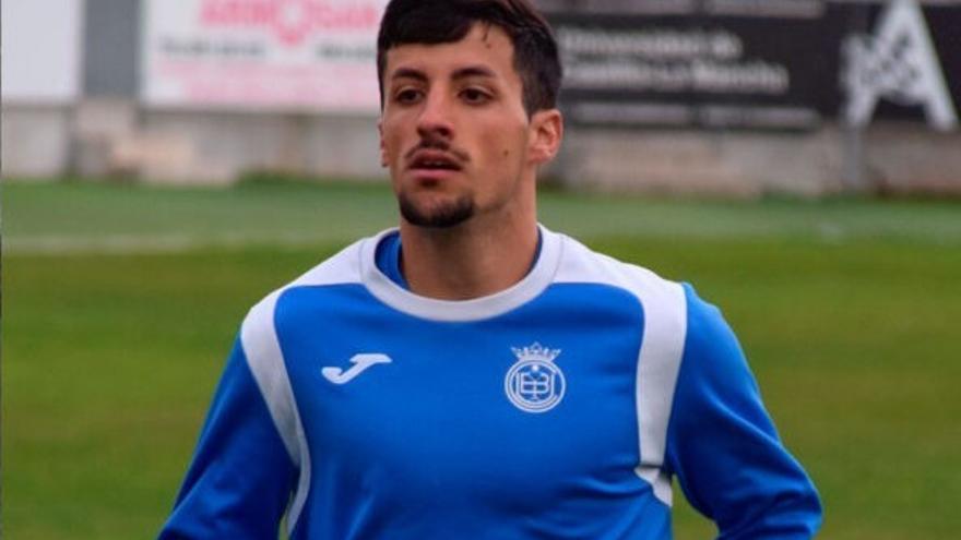 Gerard Puerto en una sesión de entrenamientos con el Conquense.