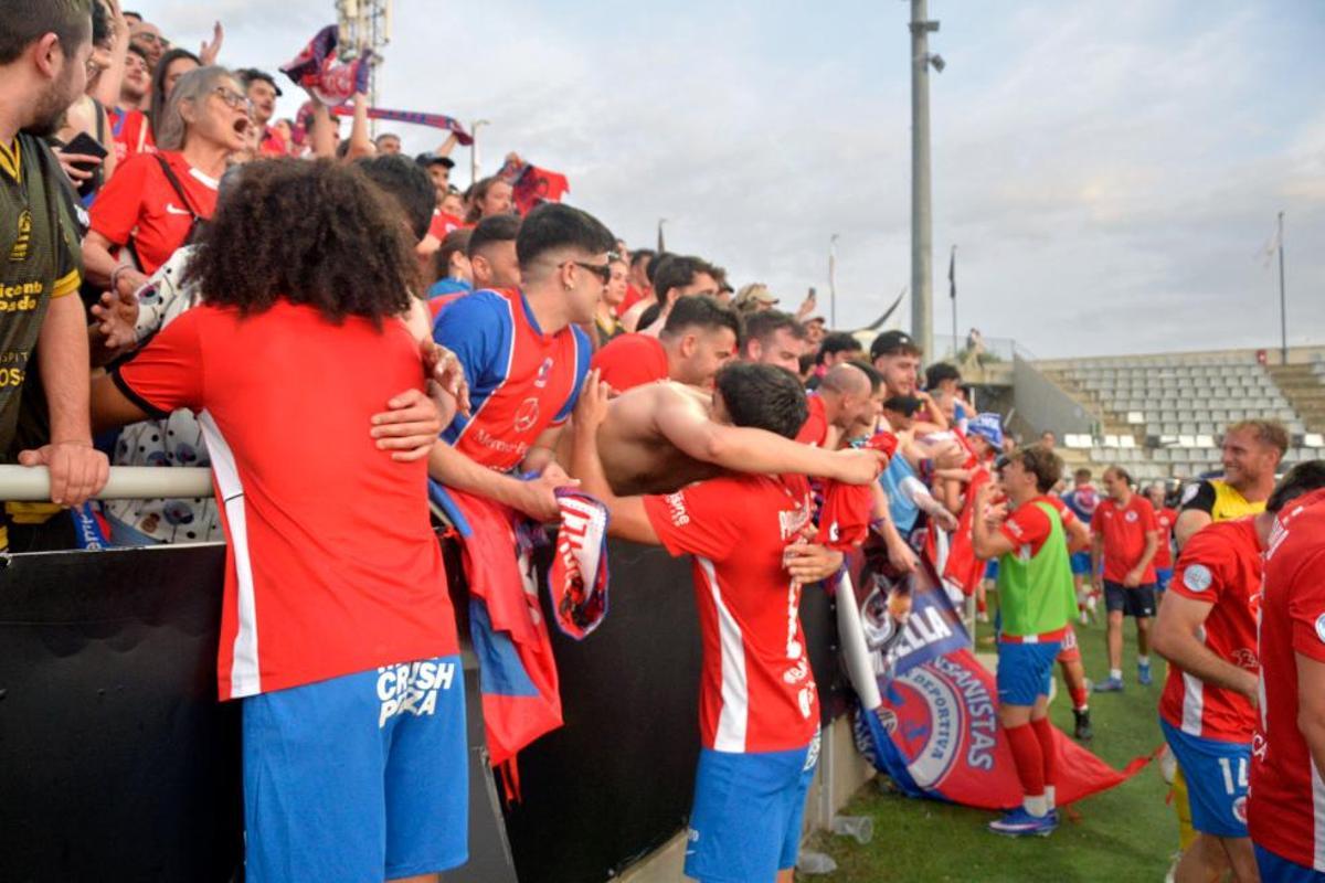 La UD Ourense asciende a Primera Federación: Cuenca y la Praza Maior se tiñen de rojo