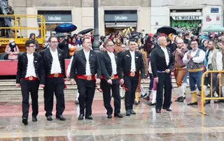 La comisión que desempolvó el traje negro en la Ofrenda