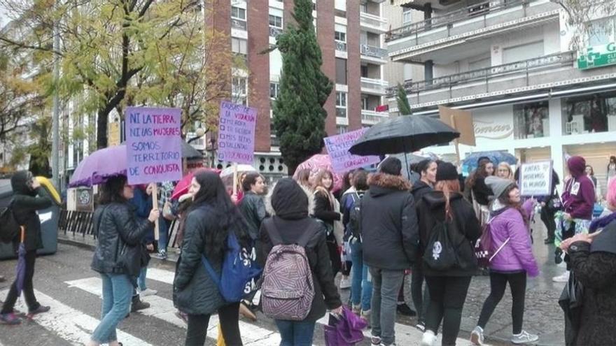 IU y la CNT califican de &quot;éxito&quot; la huelga feminista