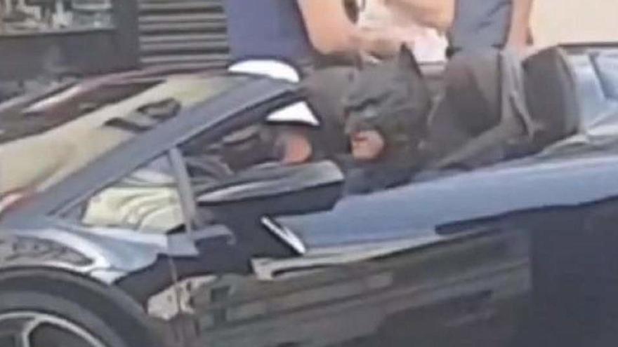 Denuncien un &#039;youtuber&#039; vestit de Batman en un cotxe de luxe a la Gran Via de Madrid