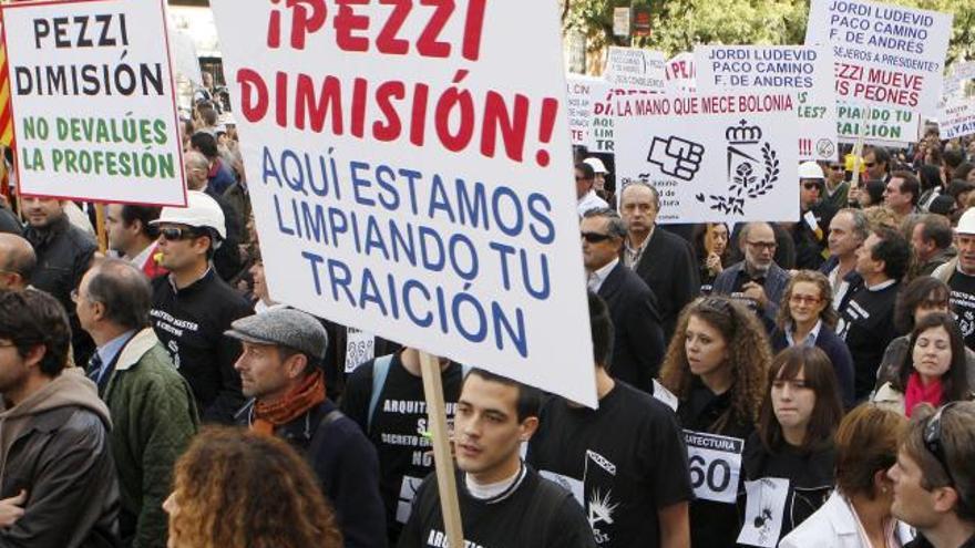 Alumnos y profesionales se manifestaron ayer frente al ministerio de Educación