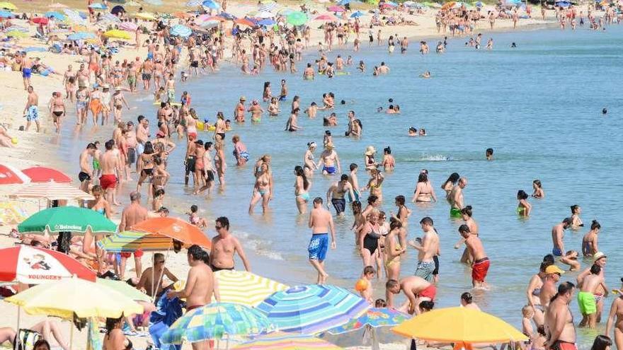La playa de Rodeira se llenó en varios días del mes de junio.
