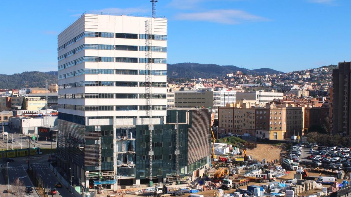 El Hospital Vithas Barcelona, en Esplugues de Llobregat, en obras.