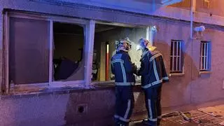 Trasladado un herido al hospital tras un incendio en un piso de Rubí