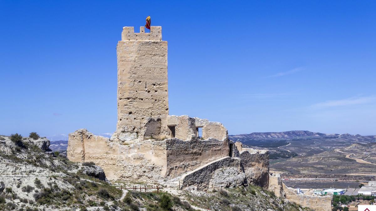 Imagen panorámica del castillo de Cadrete, una fortaleza islámica que mandó levantar Abderramán III en el año 935.