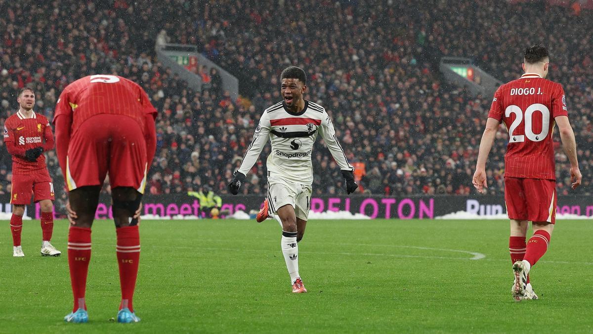 Diallo celebra el gol del empate en Anfield.