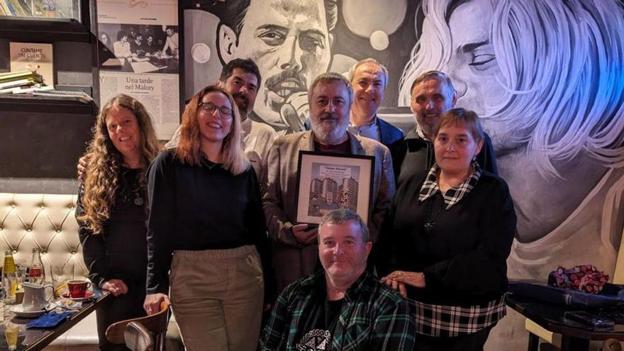 Xosé Nel Riesgo recibe el premio &quot;Tertulia Malory&quot; a la mejor obra en asturiano