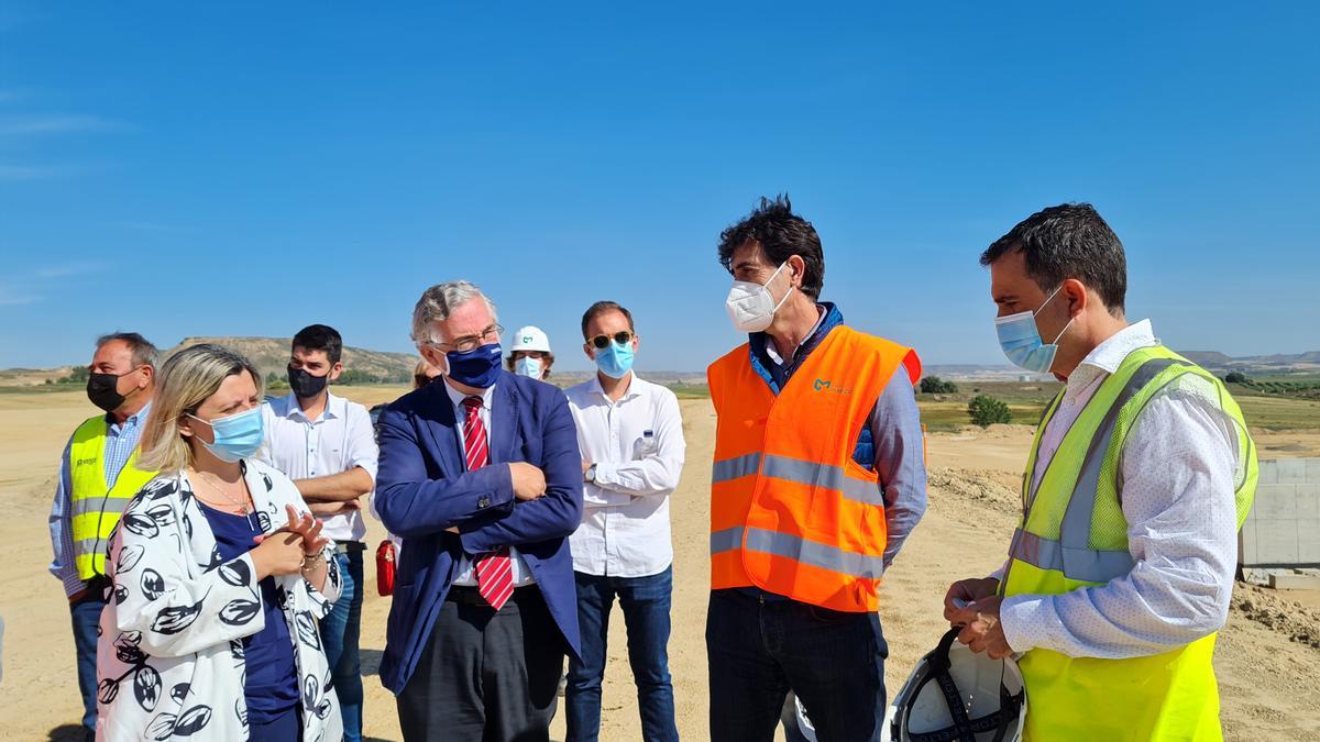 Olona Durante Su Visita Las Obras De Modernización Integral Del Regadío De Alcolea De Cinca