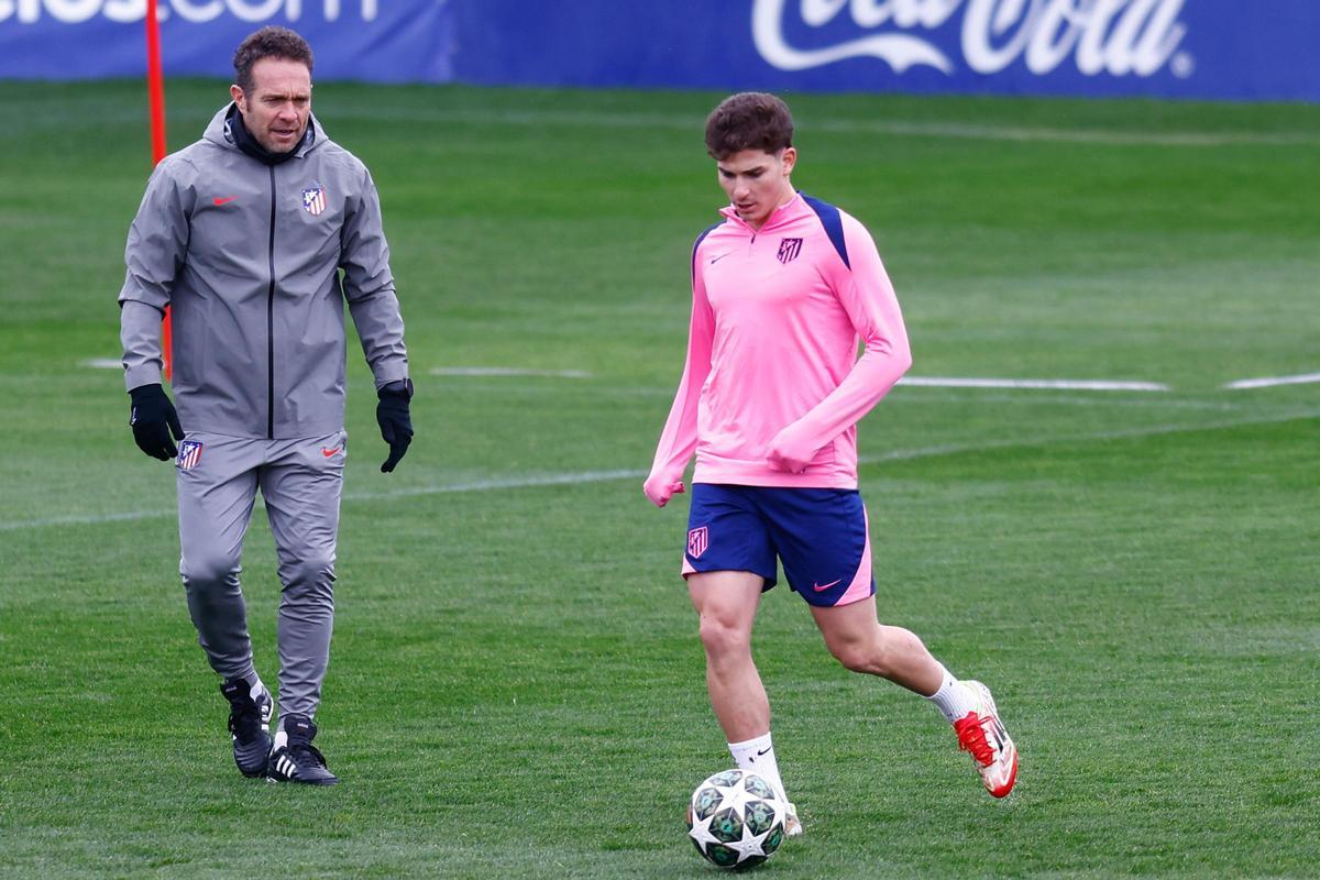 Julián Álvarez, en el último entrenamiento previo al Real Madrid - Atlético, ida de la Champions.