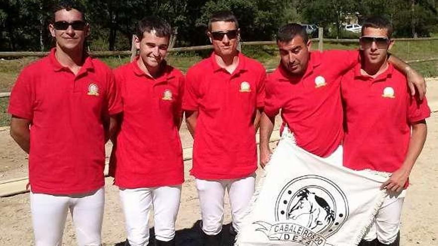 Equipo de horseball del Cabaleiros de Deza que compitió en Girona.