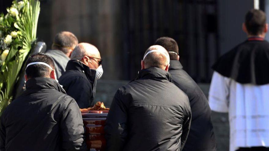 Muere y deja una lista VIP de las personas que pueden ir a su funeral