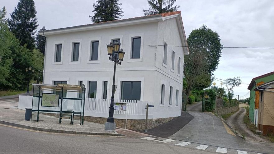 El edificio rehabilitado que va a albergar el nuevo centro de salud de La Manjoya. | LNE