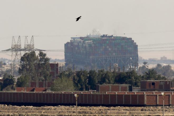 El canal de Suez, bloqueado por un carguero