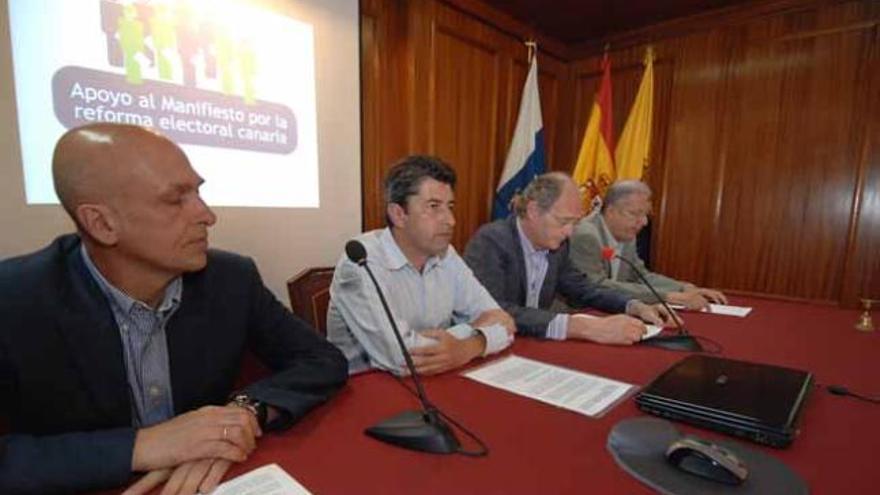 (De izda. a dcha.) José Manuel Marrero, Vicente Mujica, Tomás van de Walle y Juan José Pons. i JUAN CARLOS CASTRO