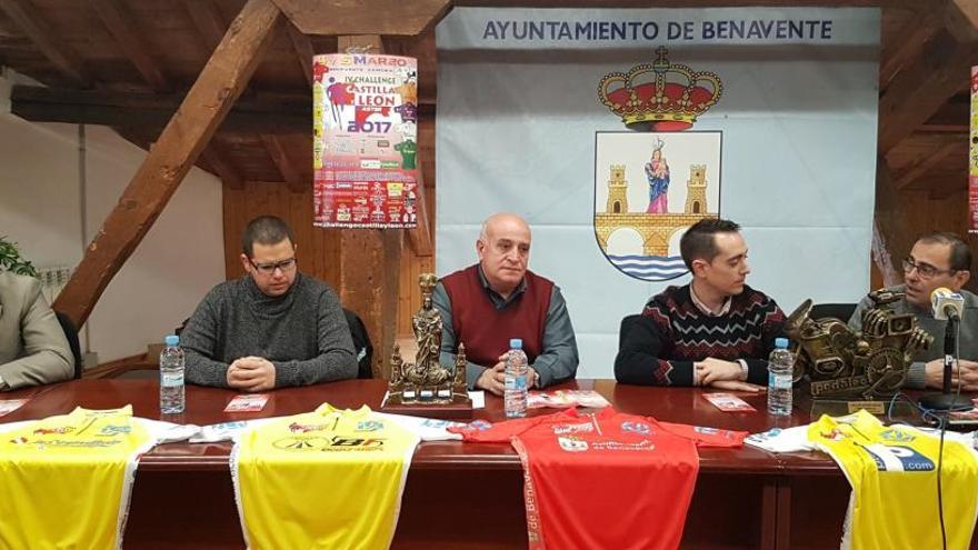 Participantes en el acto de presentación Challengue Castilla y León Master