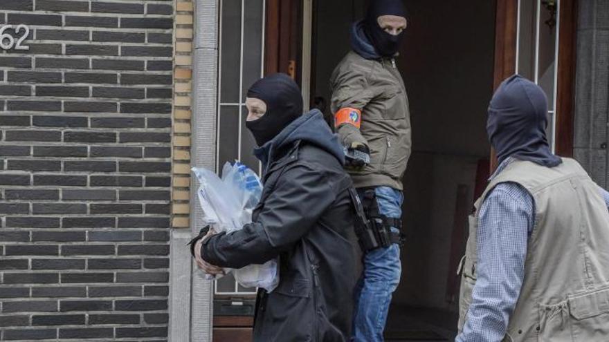 Policies belgues s&#039;enduen informació del domicili d&#039;un dels sospitosos.