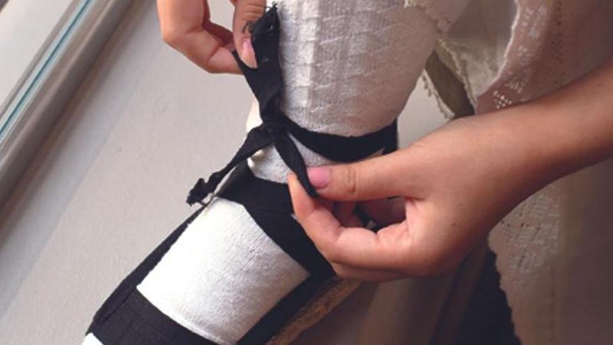 Cómo atar las alpargatas paso a paso