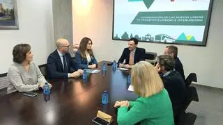 El nuevo modelo de transporte recupera los autobuses nocturnos y 'absorbe' las líneas de Alcantarilla, Beniel y Santomera
