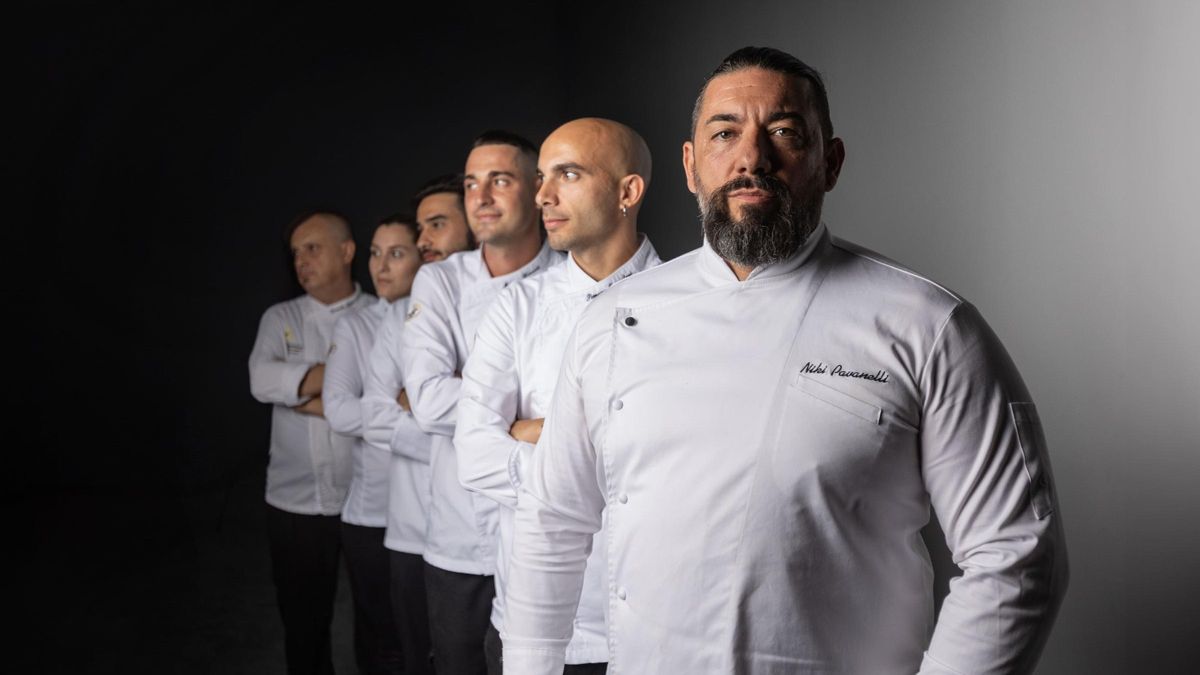 Niki Pavanelli, en primer lugar, junto a su equipo.