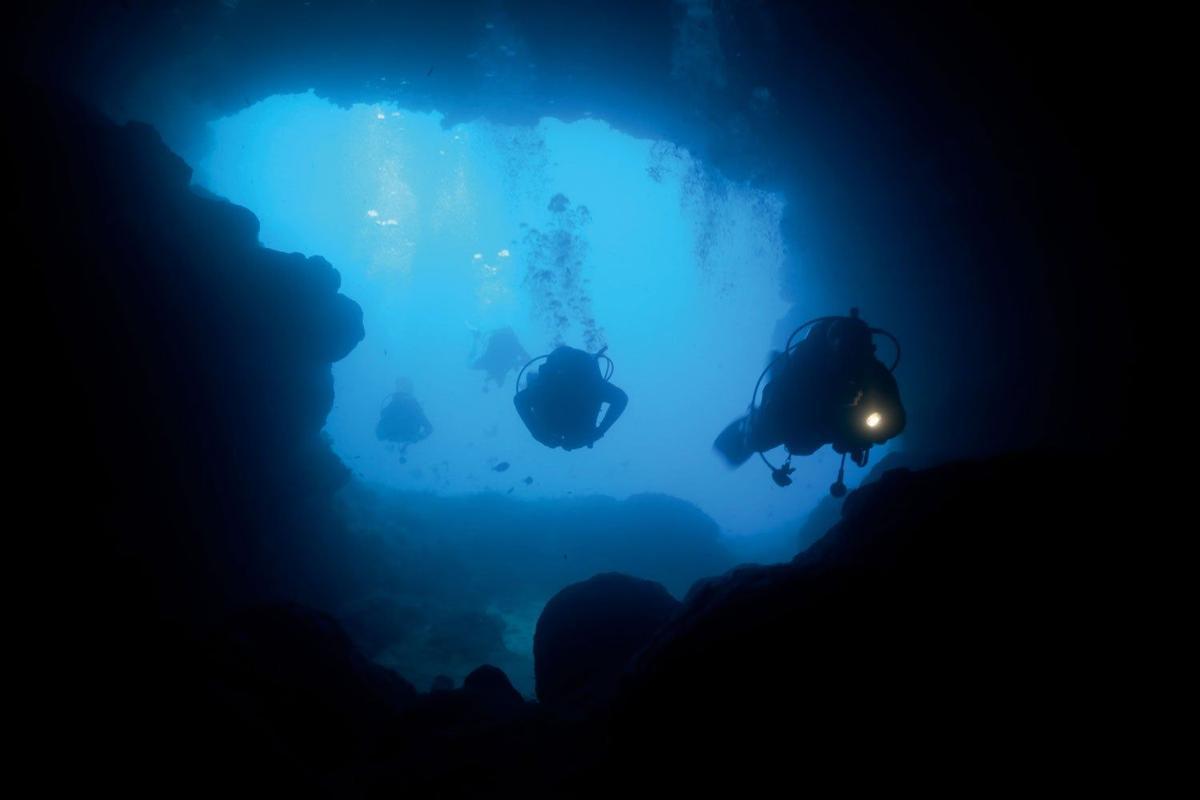 Buceo bajo hielo en Panticosa