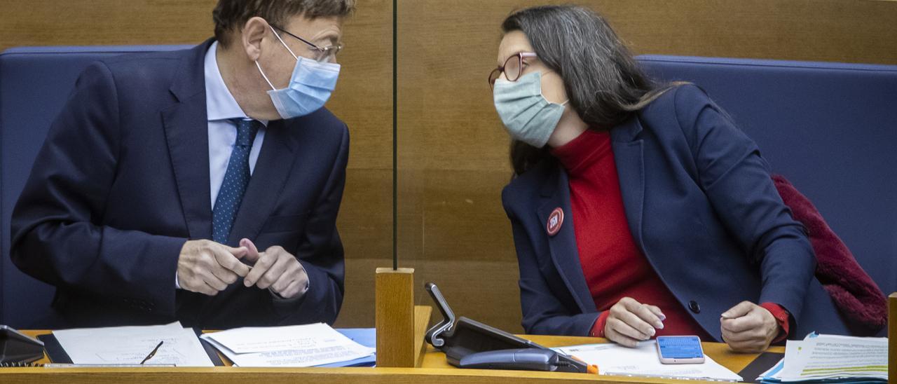 Puig y Oltra, el jueves en el pleno de las Corts.