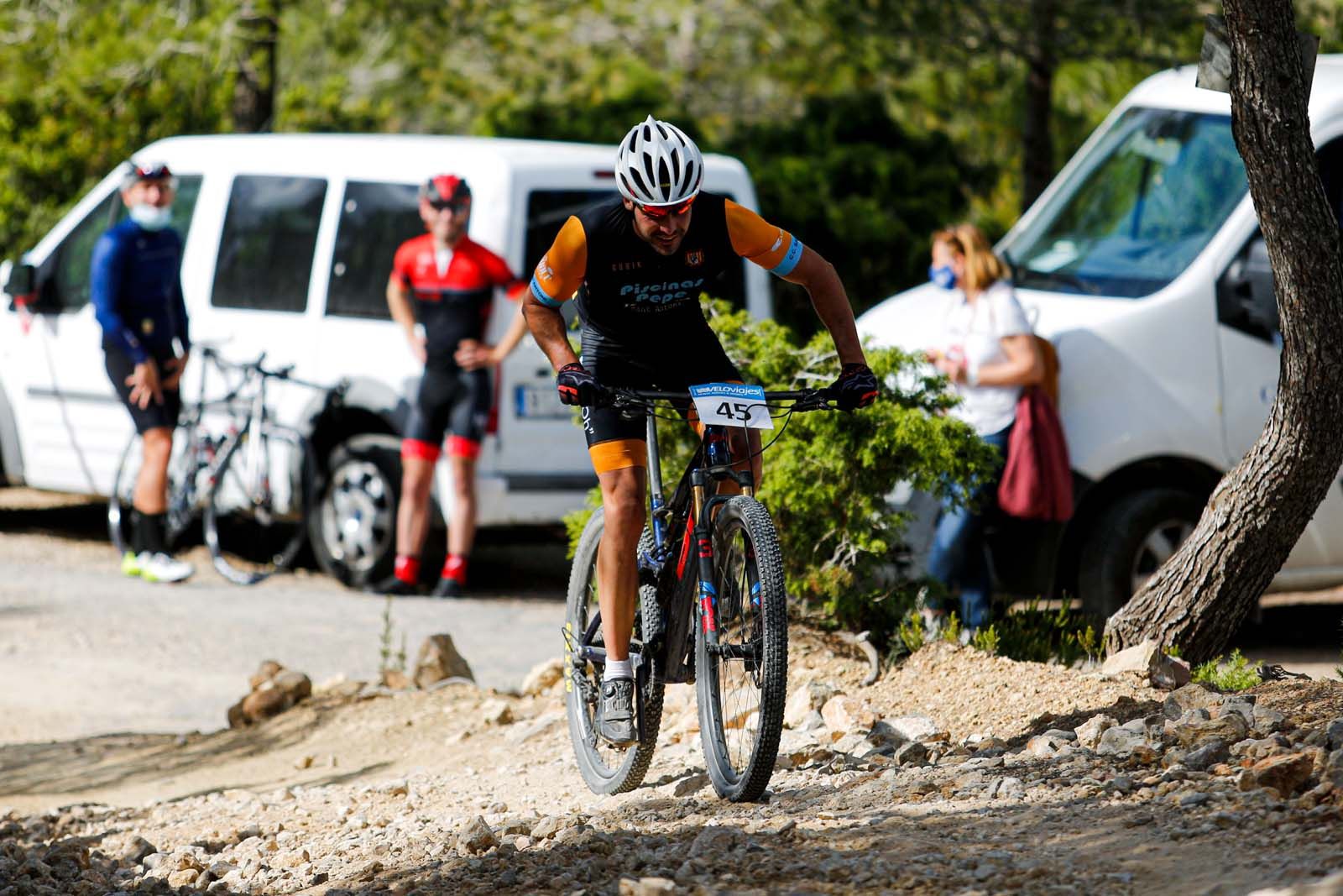 Victorias para Francisco José Medina y Laura Ríos en el Trofeo BTT Portinatx