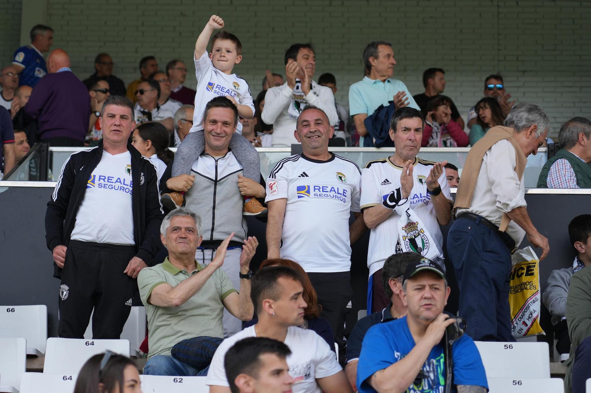 El partido entre el Burgos y el Tenerife. en imágenes