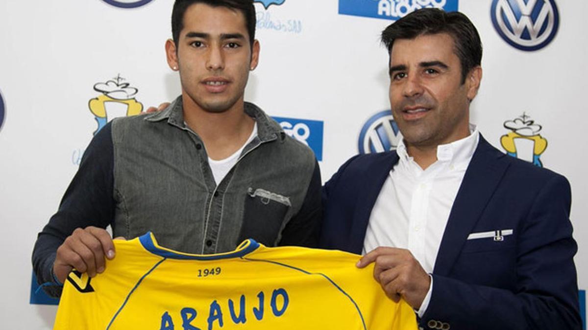 Sergio Araujo fue presentado este lunes como jugador de Las Palmas