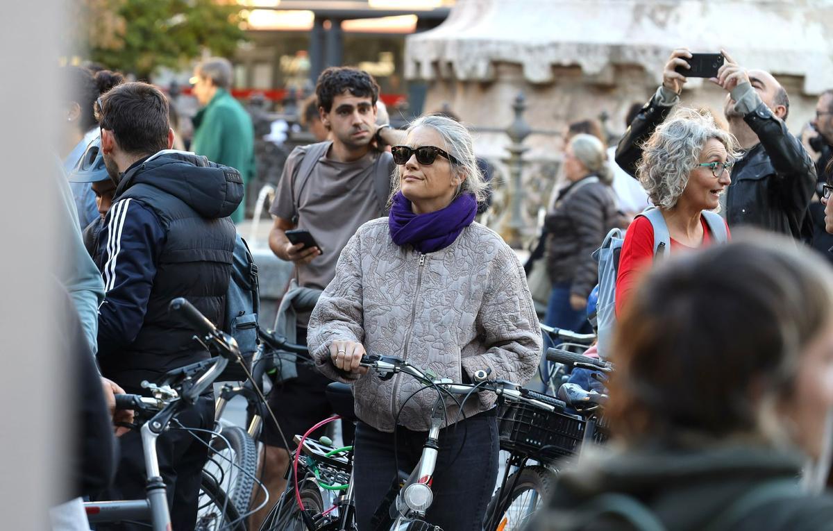 Decenas de ciclistas protestan en Zaragoza contra la obligatoriedad de contratar un seguro
