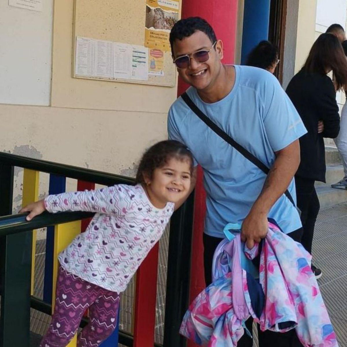 Lauren, la nena que ha evitat que tanqui l’escola de Corullón