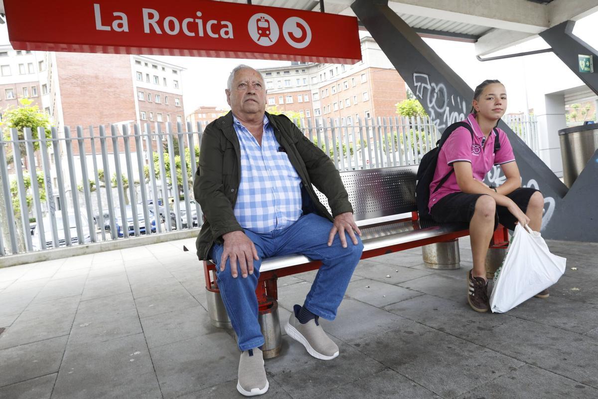 Avilés. zona estación la Rocica quedar con Marta para reportaje sobre peligrosidad de quienes cruzan las vías en esa zona