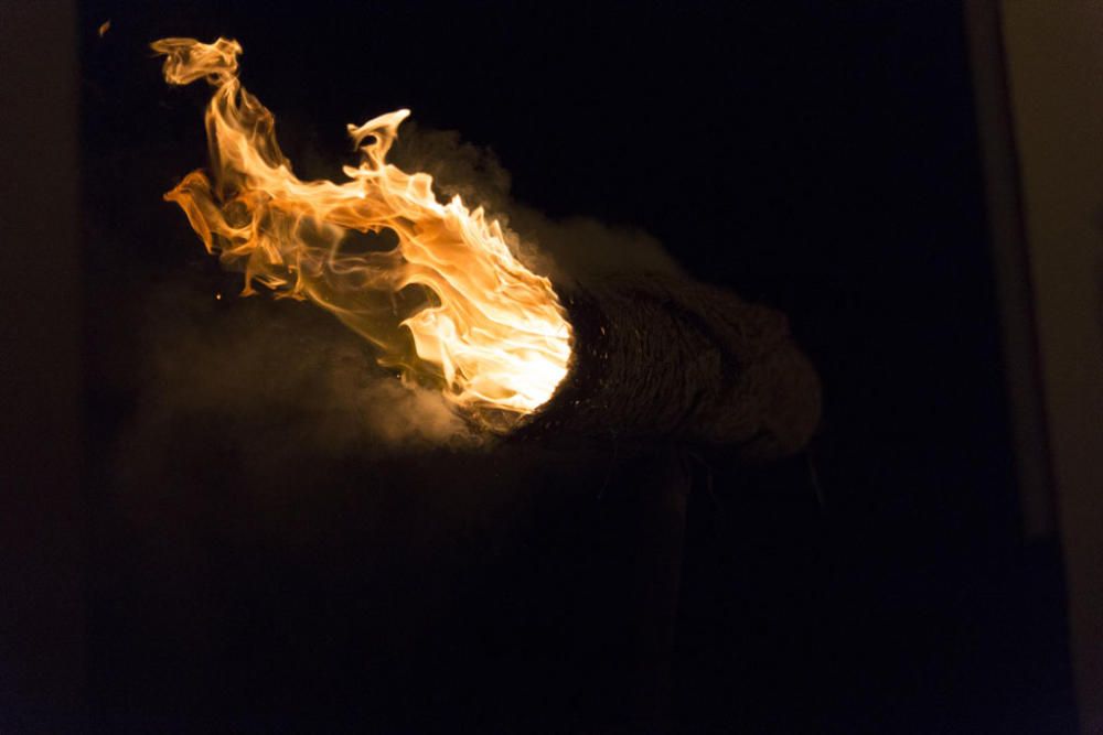 Fuego y villancicos acompañaron el camino de la Divina Pastora desde la ermita de la Veracruz