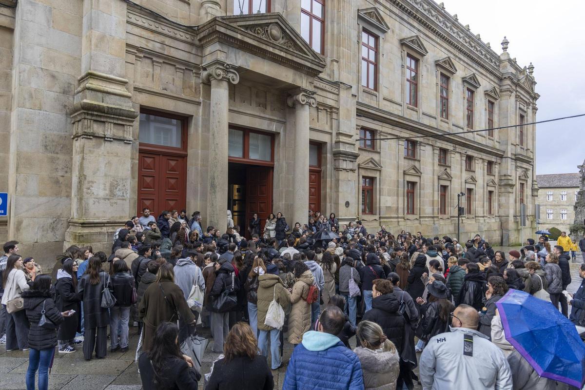 Participantes en la convocatoria del examen MIR del año pasado en la Facultad de Medicina de Santiago.
