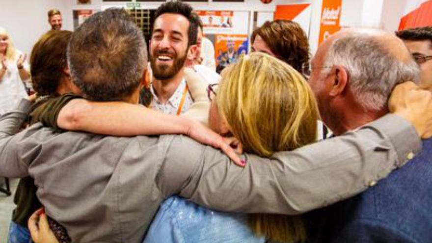 Miembros del partido Ciudadanos celebrando las anteriores elecciones